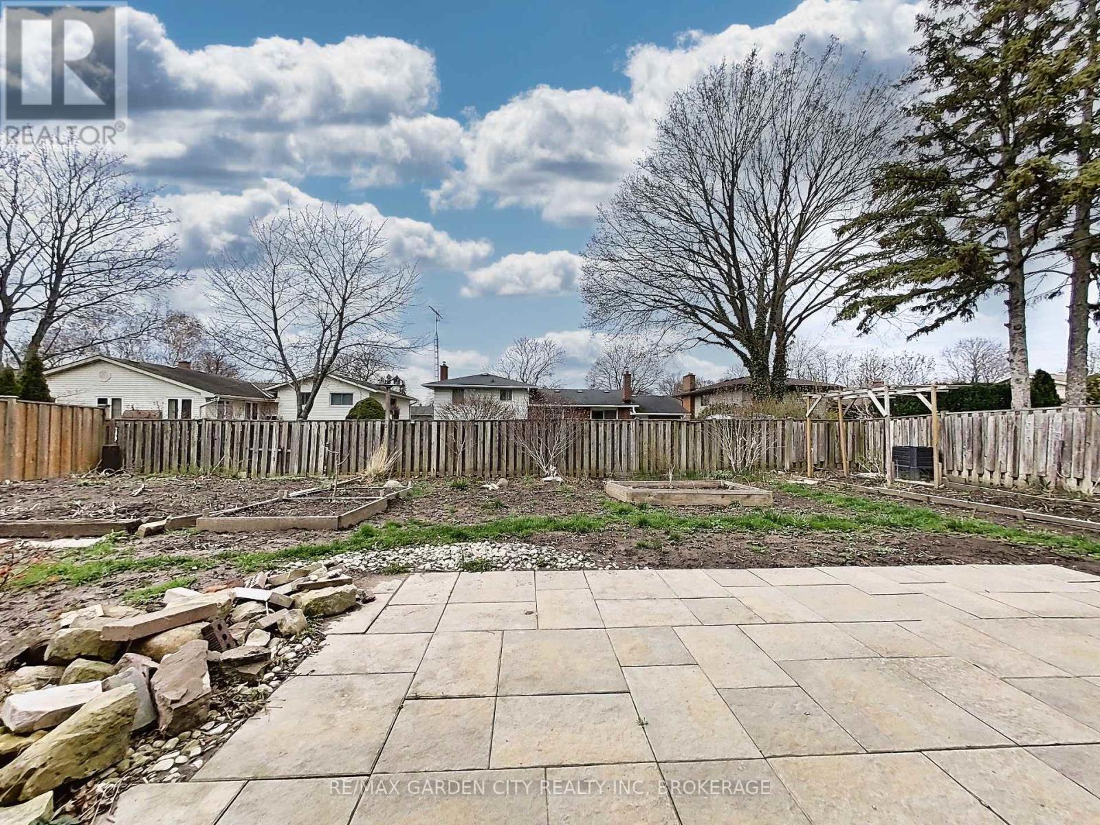 15 Black Friars Road, St. Catharines, Ontario  L2N 2M8 - Photo 6 - X13208470