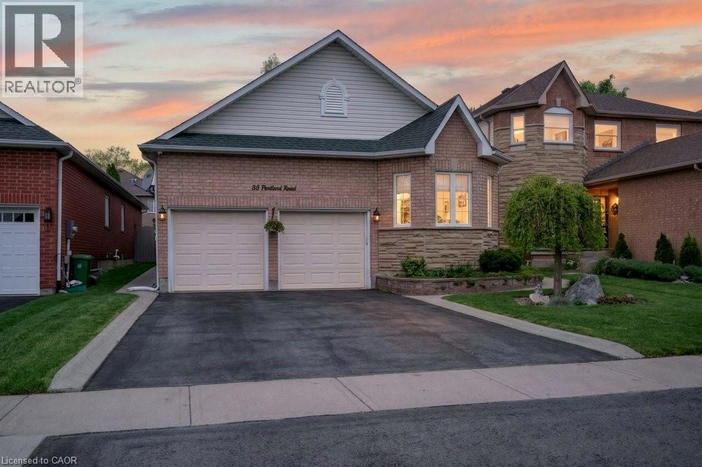 35 PENTLAND Road, Waterdown, Ontario