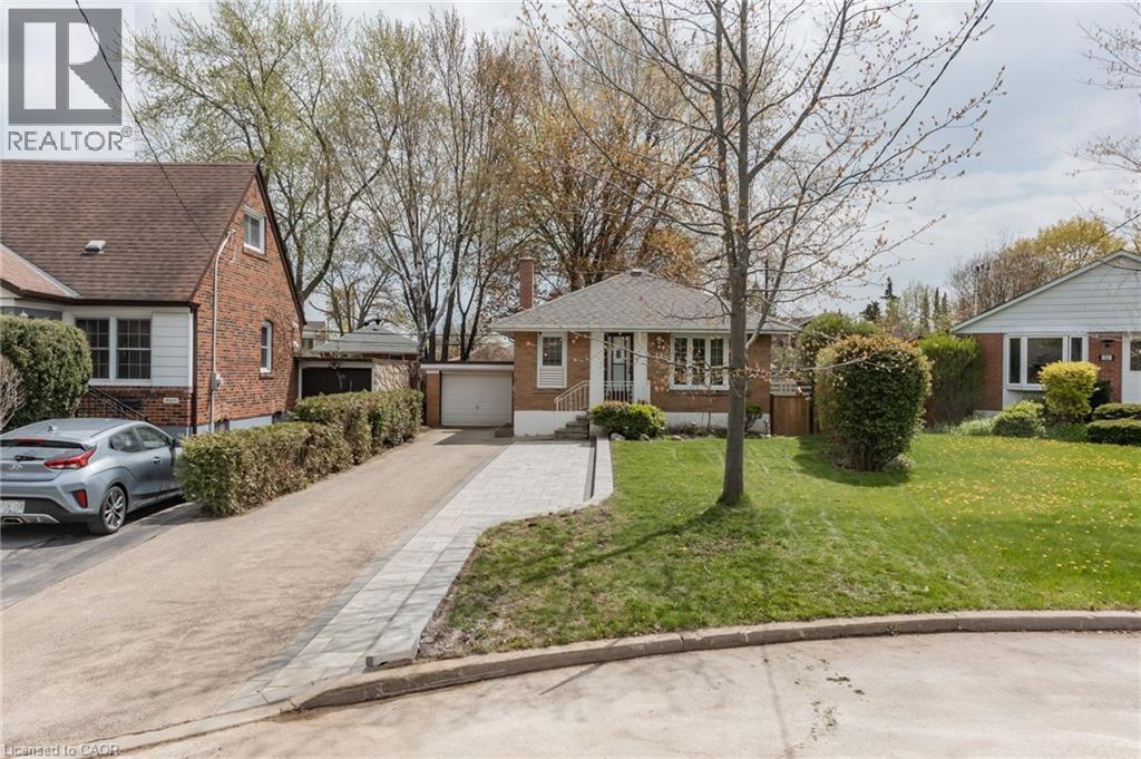 32 CHRISTINA Crescent, Scarborough, Ontario