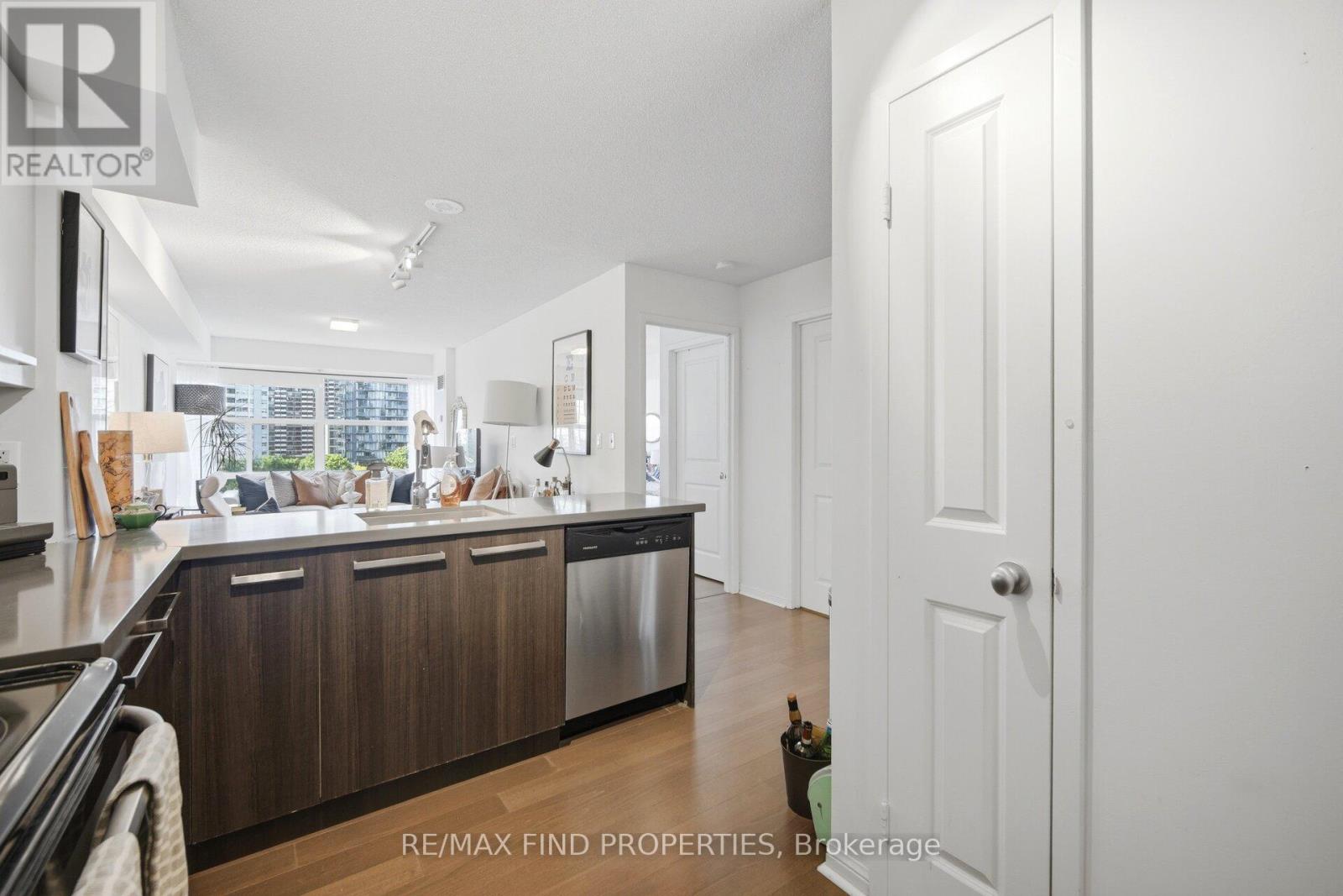 910 - 11 St. Joseph Street, Toronto, Ontario  M4Y 3G4 - Photo 11 - C13133288