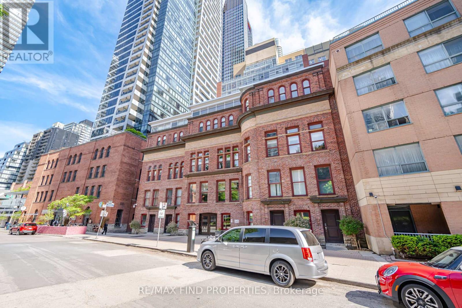 910 - 11 ST. JOSEPH STREET, Toronto, Ontario