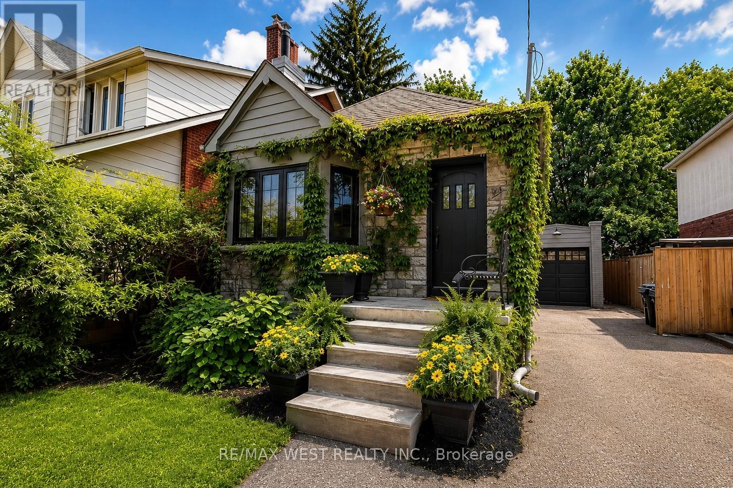 12 Brentwood Road S, Toronto, Ontario  M8Z 3N2 - Photo 3 - W13208198
