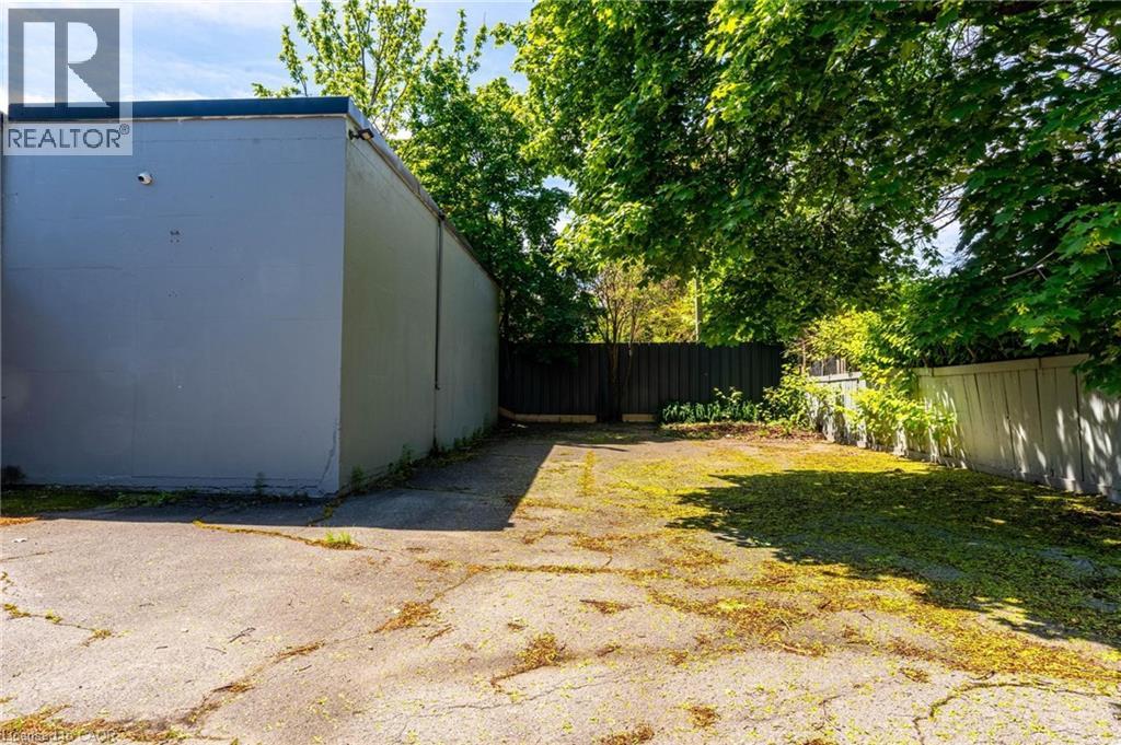 822 Main Street E, Hamilton, Ontario  L8M 1L6 - Photo 47 - 40834261