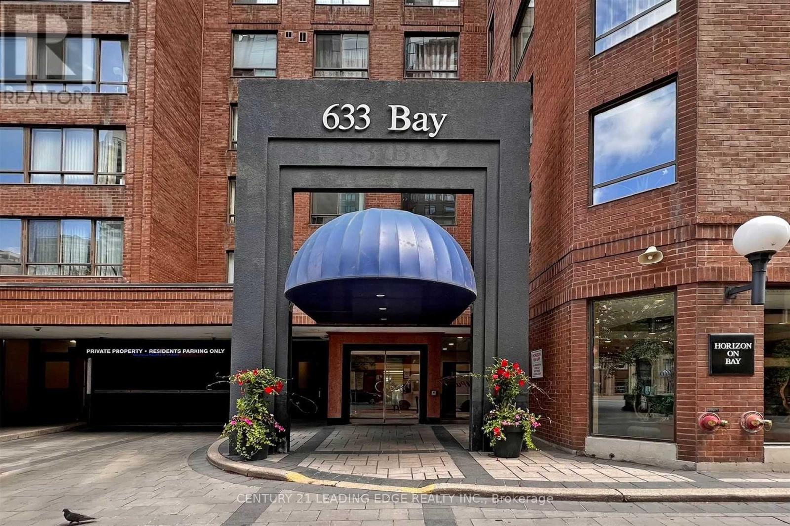 2204 - 633 BAY STREET, Toronto, Ontario