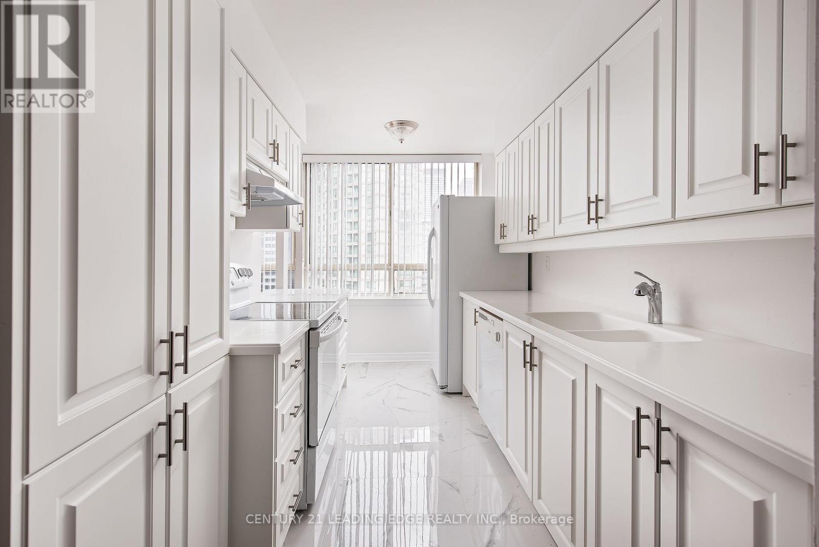 2204 - 633 Bay Street, Toronto, Ontario  M5G 2G4 - Photo 10 - C13208352