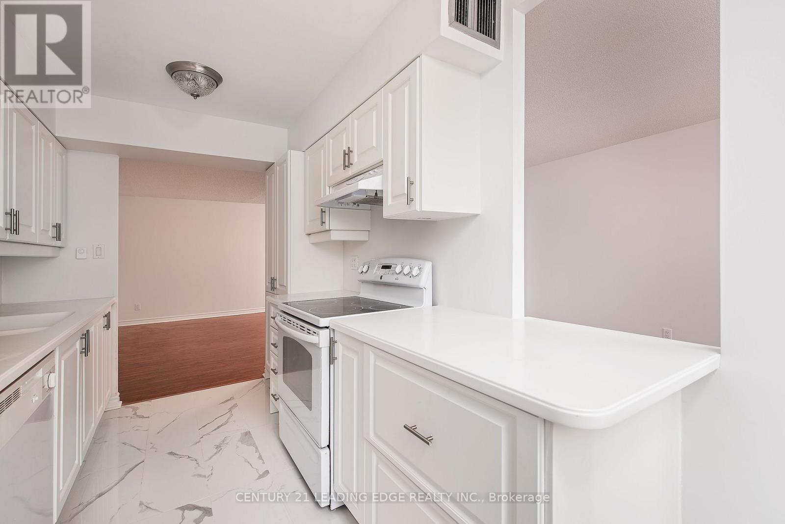 2204 - 633 Bay Street, Toronto, Ontario  M5G 2G4 - Photo 11 - C13208352