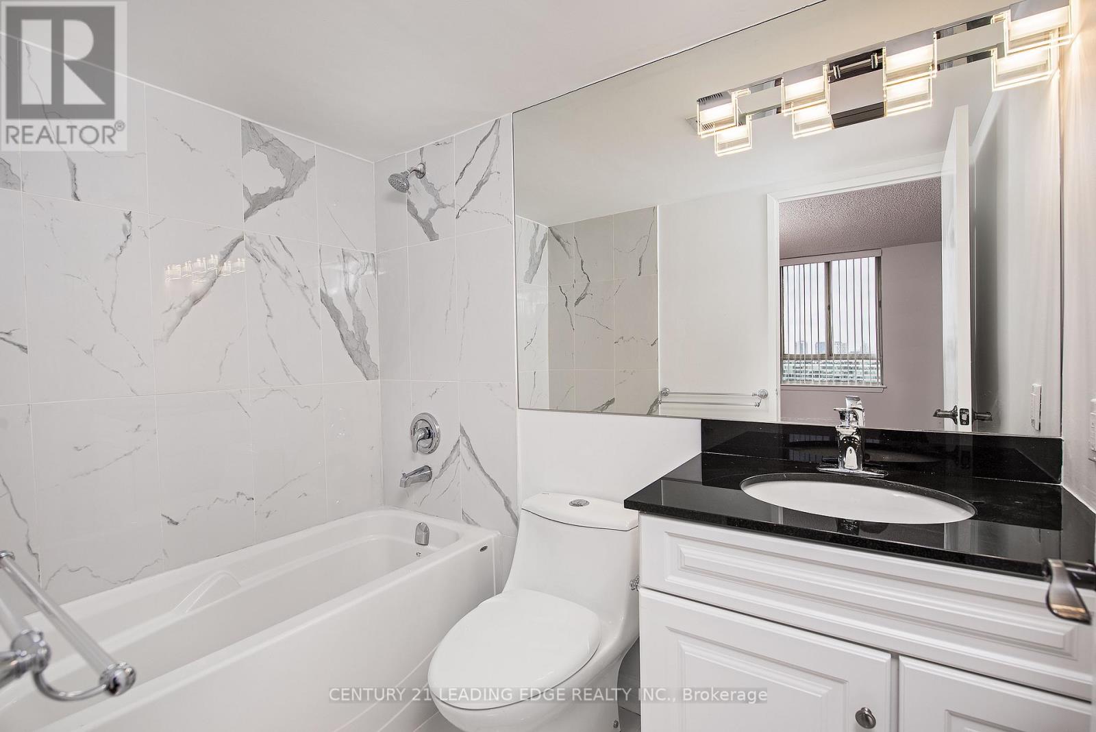 2204 - 633 Bay Street, Toronto, Ontario  M5G 2G4 - Photo 13 - C13208352