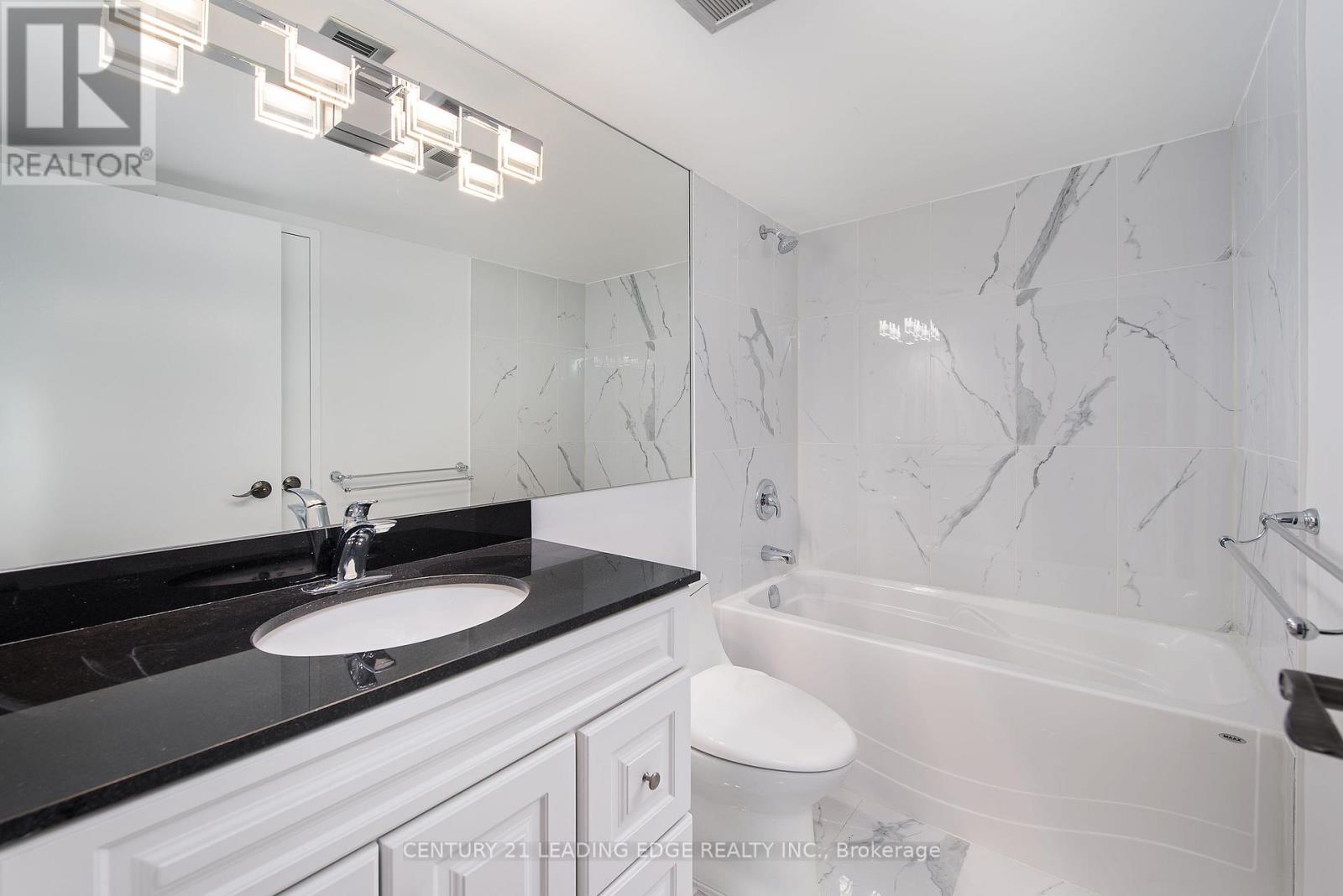 2204 - 633 Bay Street, Toronto, Ontario  M5G 2G4 - Photo 15 - C13208352