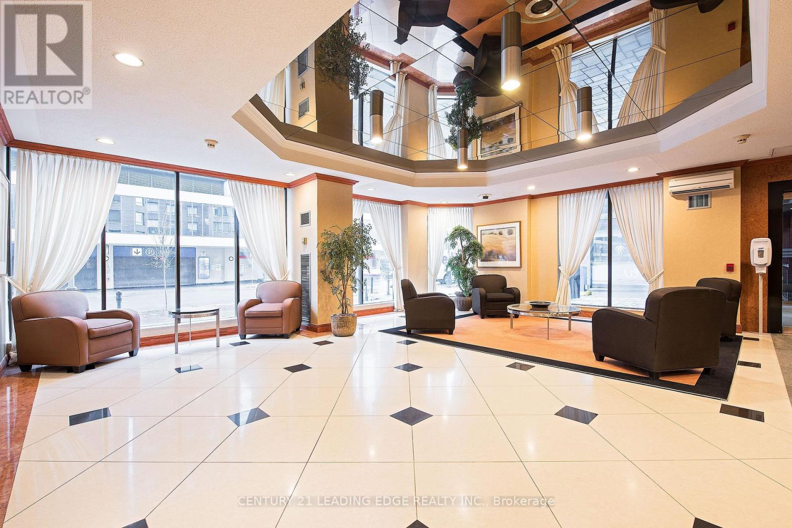 2204 - 633 Bay Street, Toronto, Ontario  M5G 2G4 - Photo 3 - C13208352
