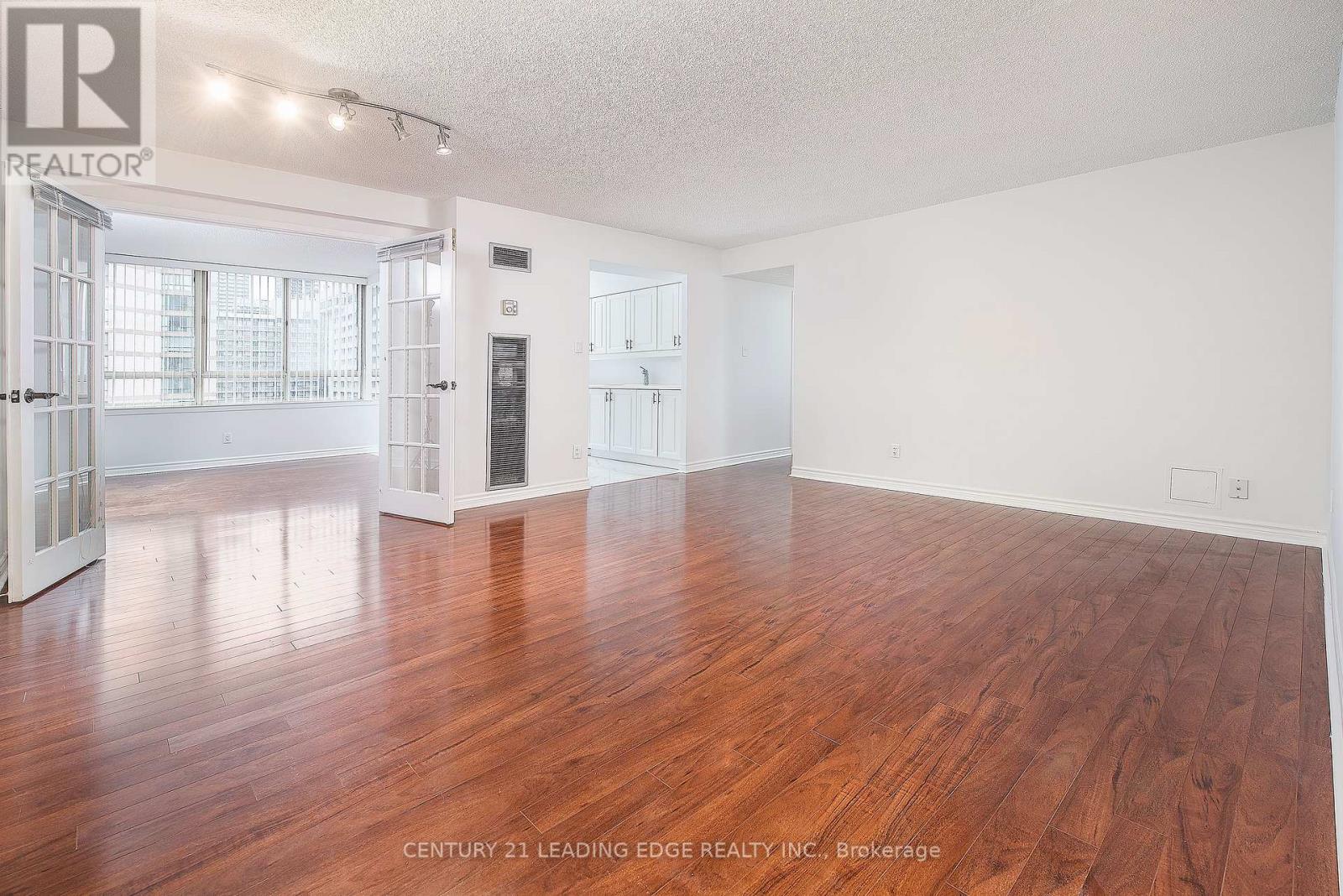 2204 - 633 Bay Street, Toronto, Ontario  M5G 2G4 - Photo 5 - C13208352