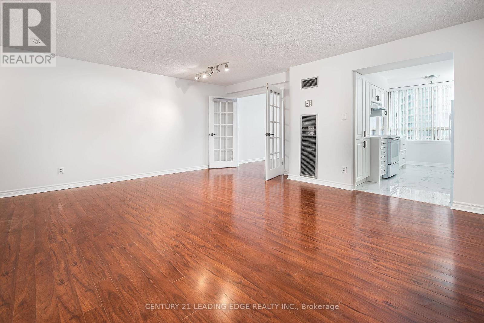 2204 - 633 Bay Street, Toronto, Ontario  M5G 2G4 - Photo 6 - C13208352