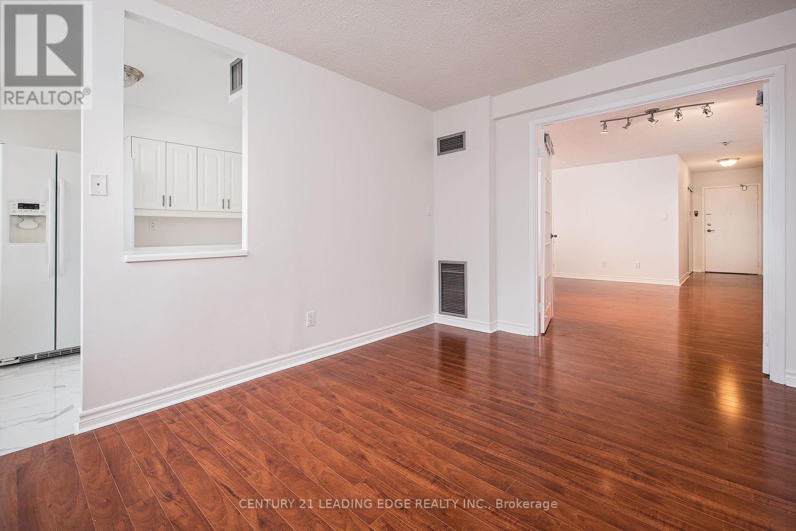 2204 - 633 Bay Street, Toronto, Ontario  M5G 2G4 - Photo 8 - C13208352