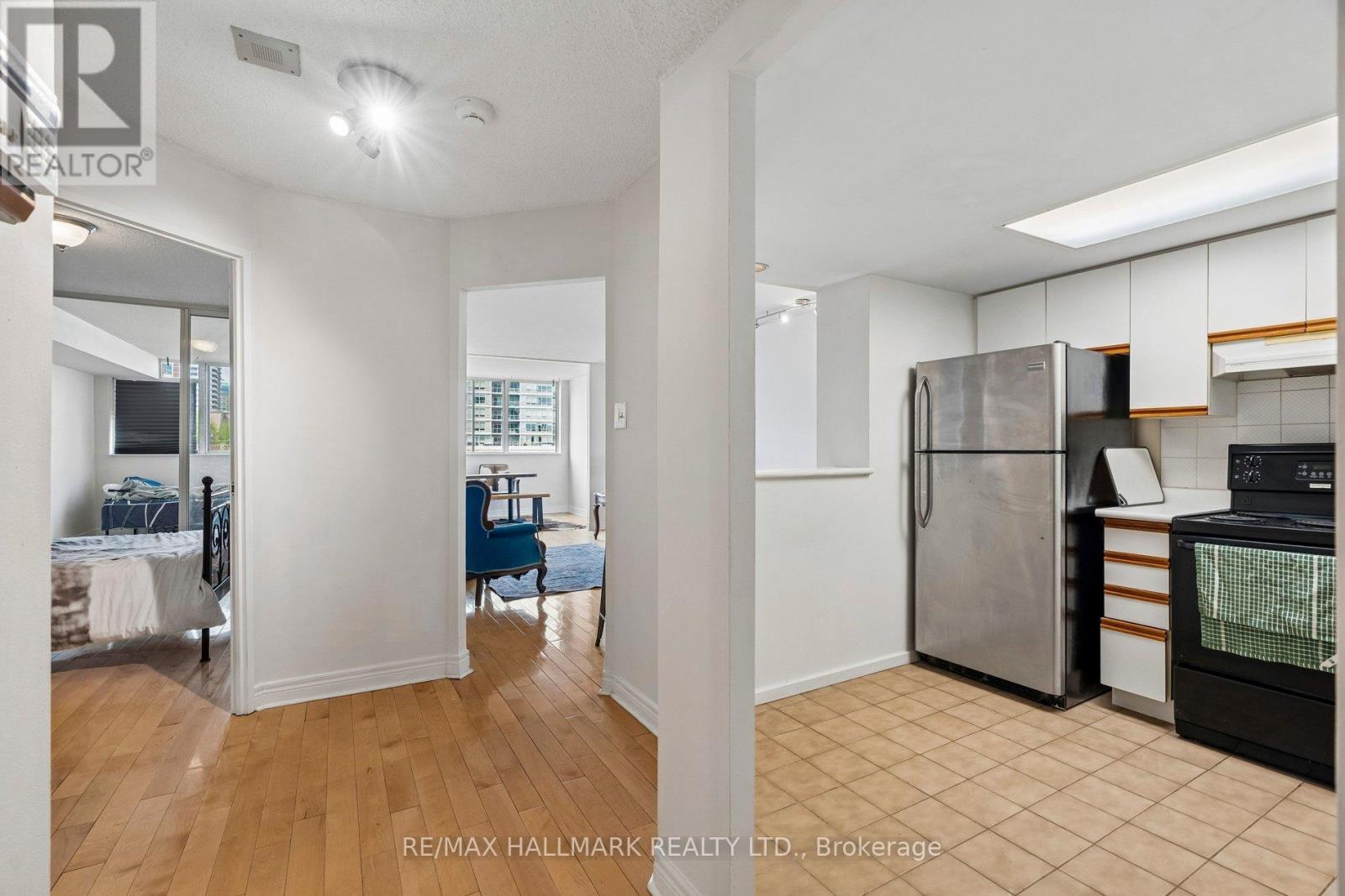506 - 15 Maitland Place, Toronto, Ontario  M4Y 2X3 - Photo 5 - C13208428