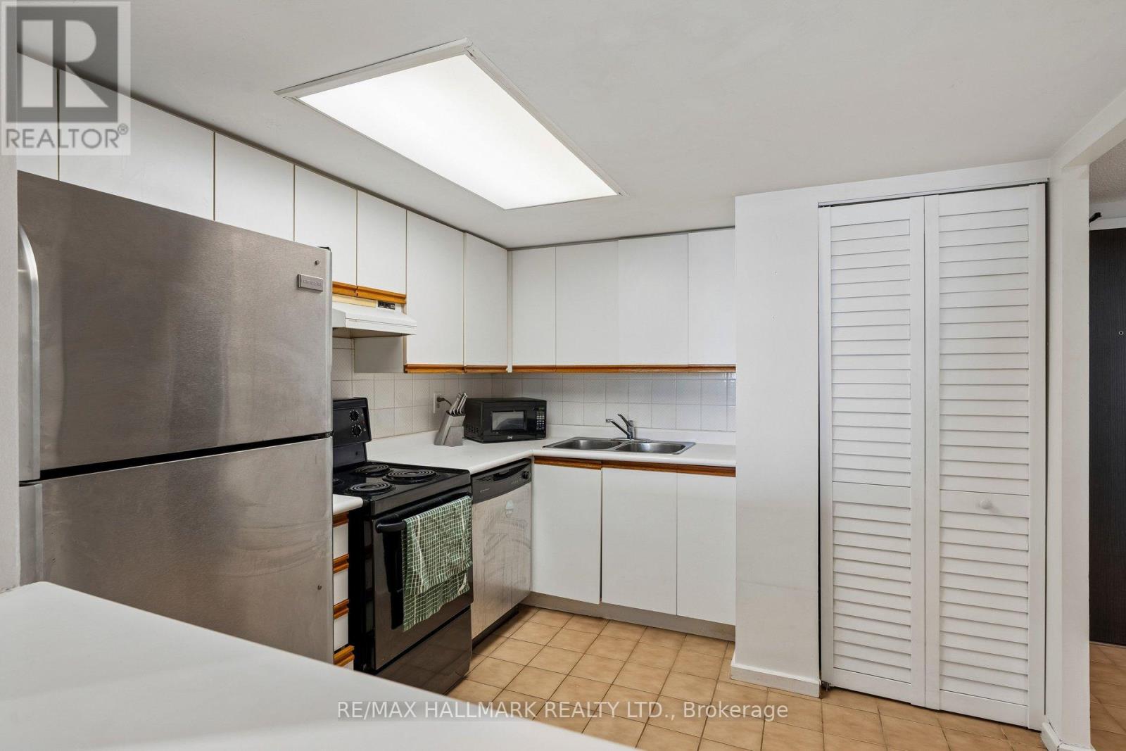 506 - 15 Maitland Place, Toronto, Ontario  M4Y 2X3 - Photo 7 - C13208428