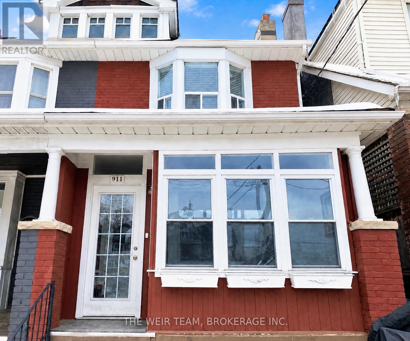 911 Woodbine Avenue, Toronto, Ontario  M4C 4B6 - Photo 1 - E13208308