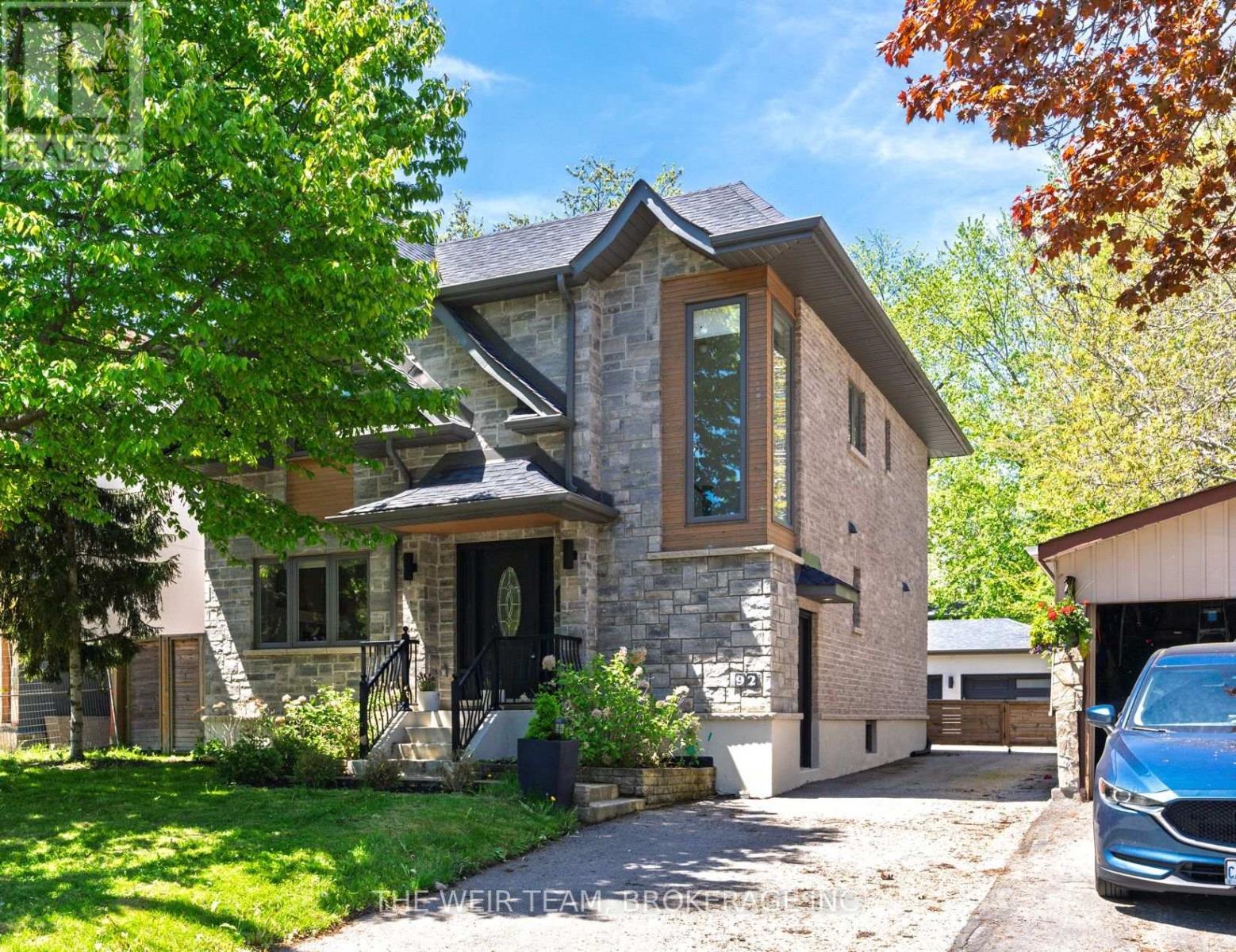 <div class="slider-price">$1,930,000</div><p>92 Gradwell Drive, Toronto, Ontario</p>