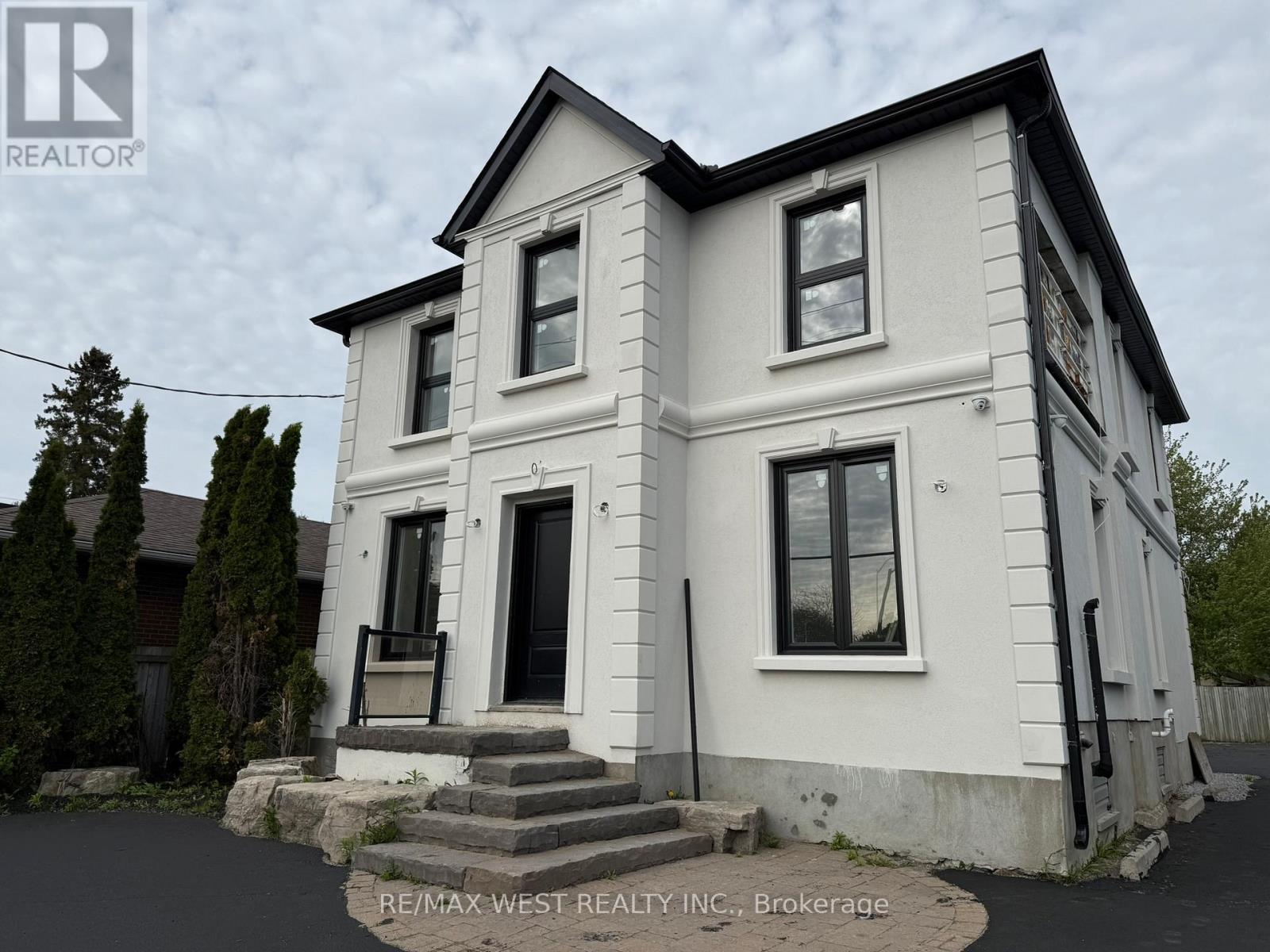 36 PARK ROAD S, Oshawa, Ontario