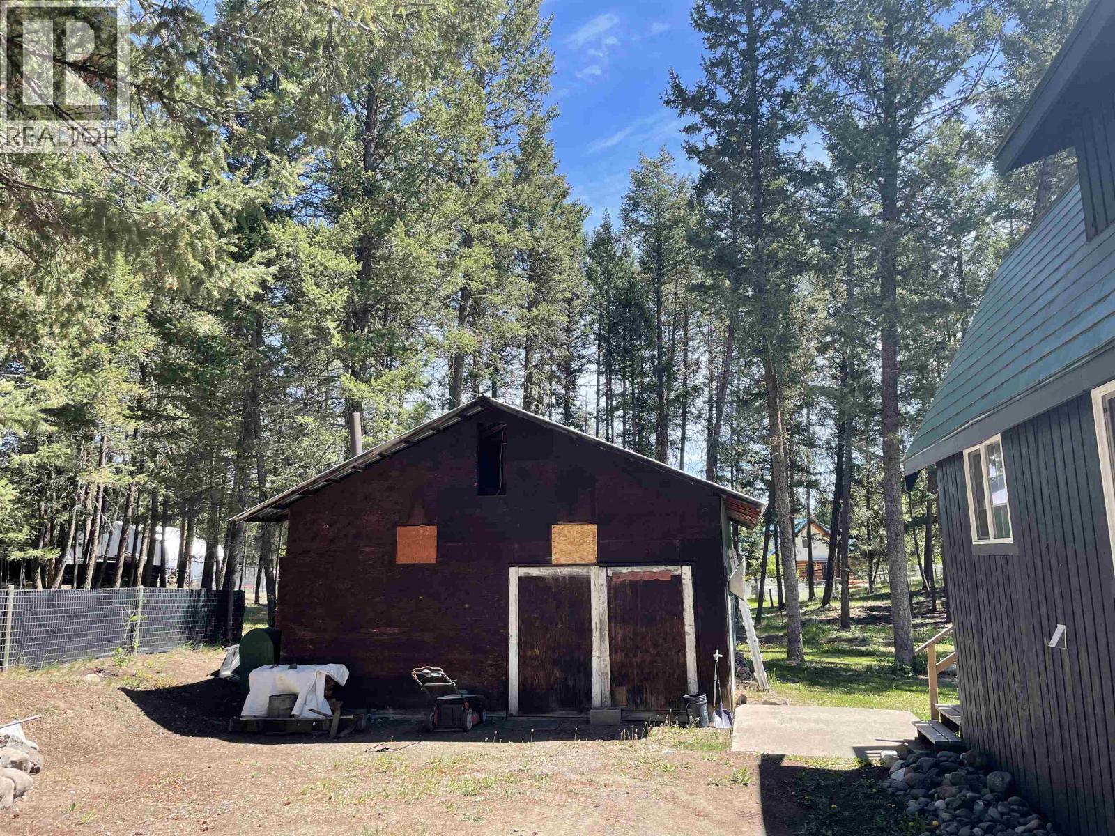 4907 Peasim Court, 108 Mile Ranch, British Columbia  V0K 2Z0 - Photo 35 - R3101055