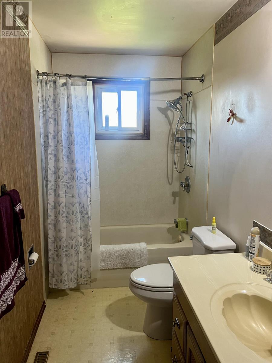 447 Pineview Bay, Thunder Bay, Ontario  P7C 1Y6 - Photo 17 - TB2601215