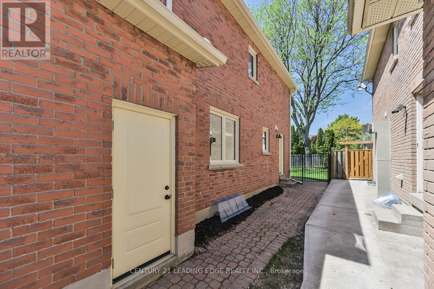 6 Dalecroft Circle, Markham, Ontario  L3R 6J6 - Photo 47 - N13208384