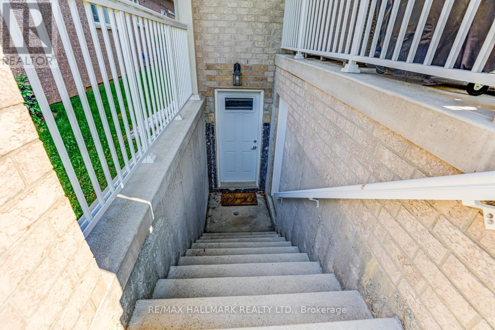 69 B Elm Grove Avenue, Richmond Hill, Ontario  L4E 2V4 - Photo 26 - N13208458