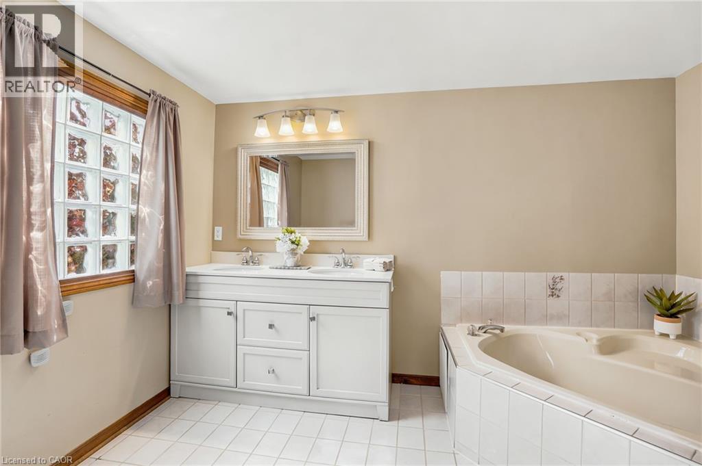 35 Amblecote Place, Hamilton, Ontario  L8W 3E9 - Photo 25 - 40834278
