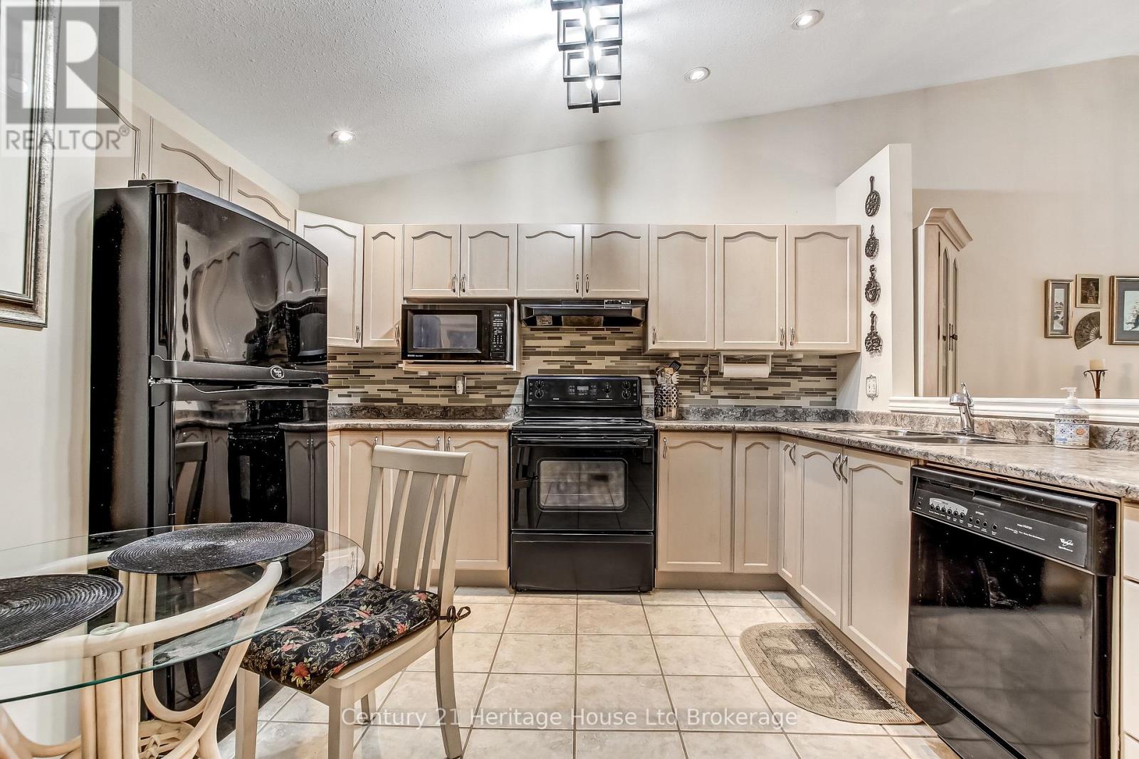 54 - 19 Hanlon Place, Brant, Ontario  N3L 4E7 - Photo 6 - X13208784