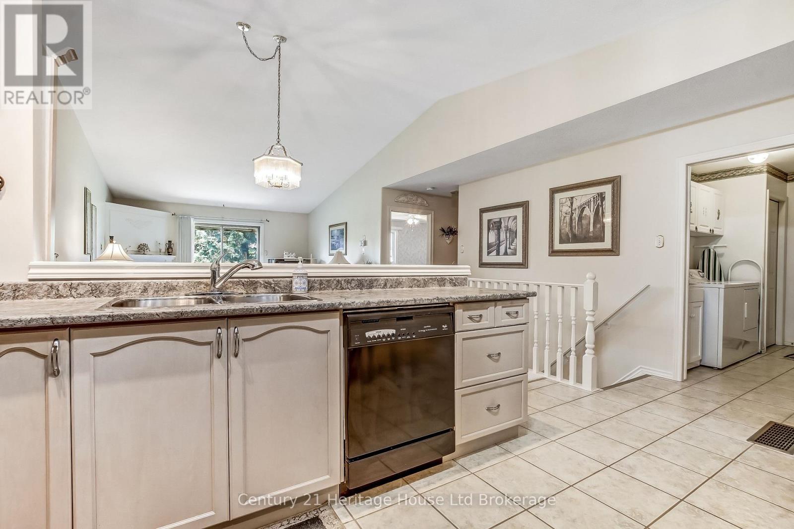 54 - 19 Hanlon Place, Brant, Ontario  N3L 4E7 - Photo 7 - X13208784