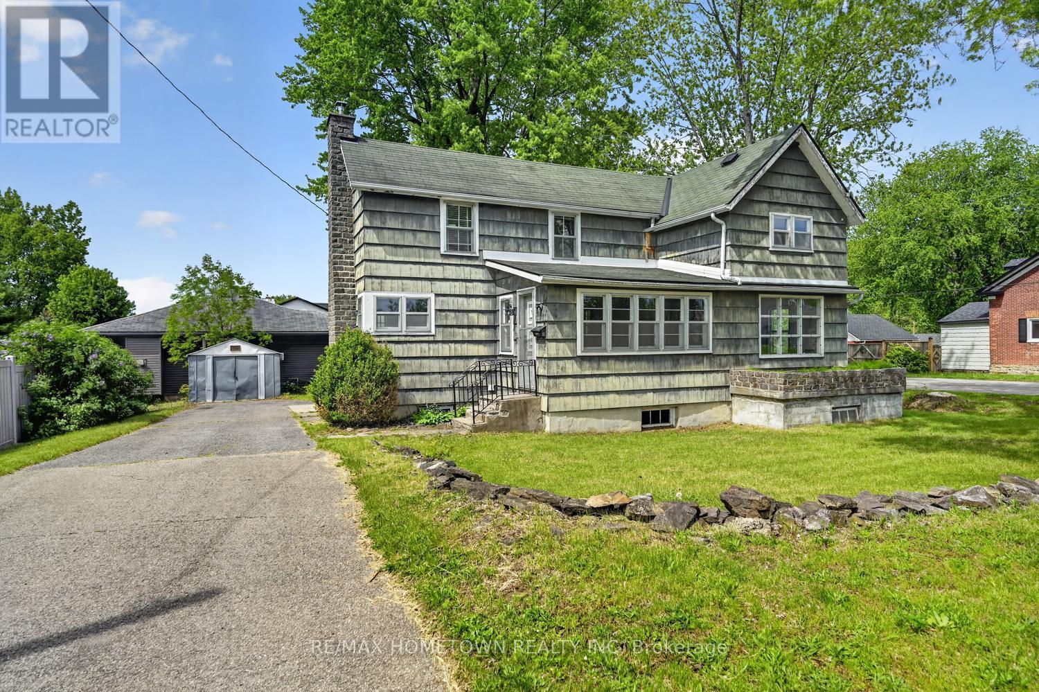40 CENTRE STREET, Brockville, Ontario