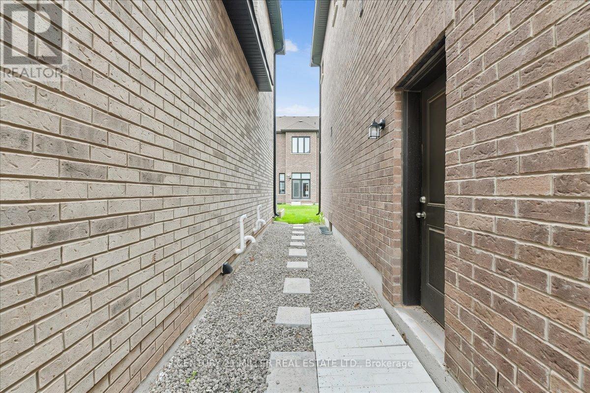 1358 Loon Lane, Oakville, Ontario  L6H 7Z8 - Photo 39 - W13208306
