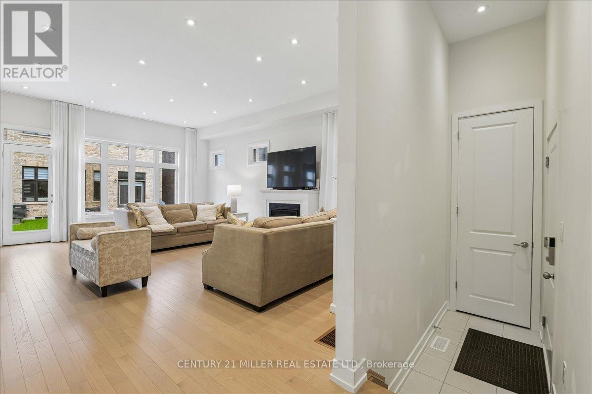 1358 Loon Lane, Oakville, Ontario  L6H 7Z8 - Photo 5 - W13208306