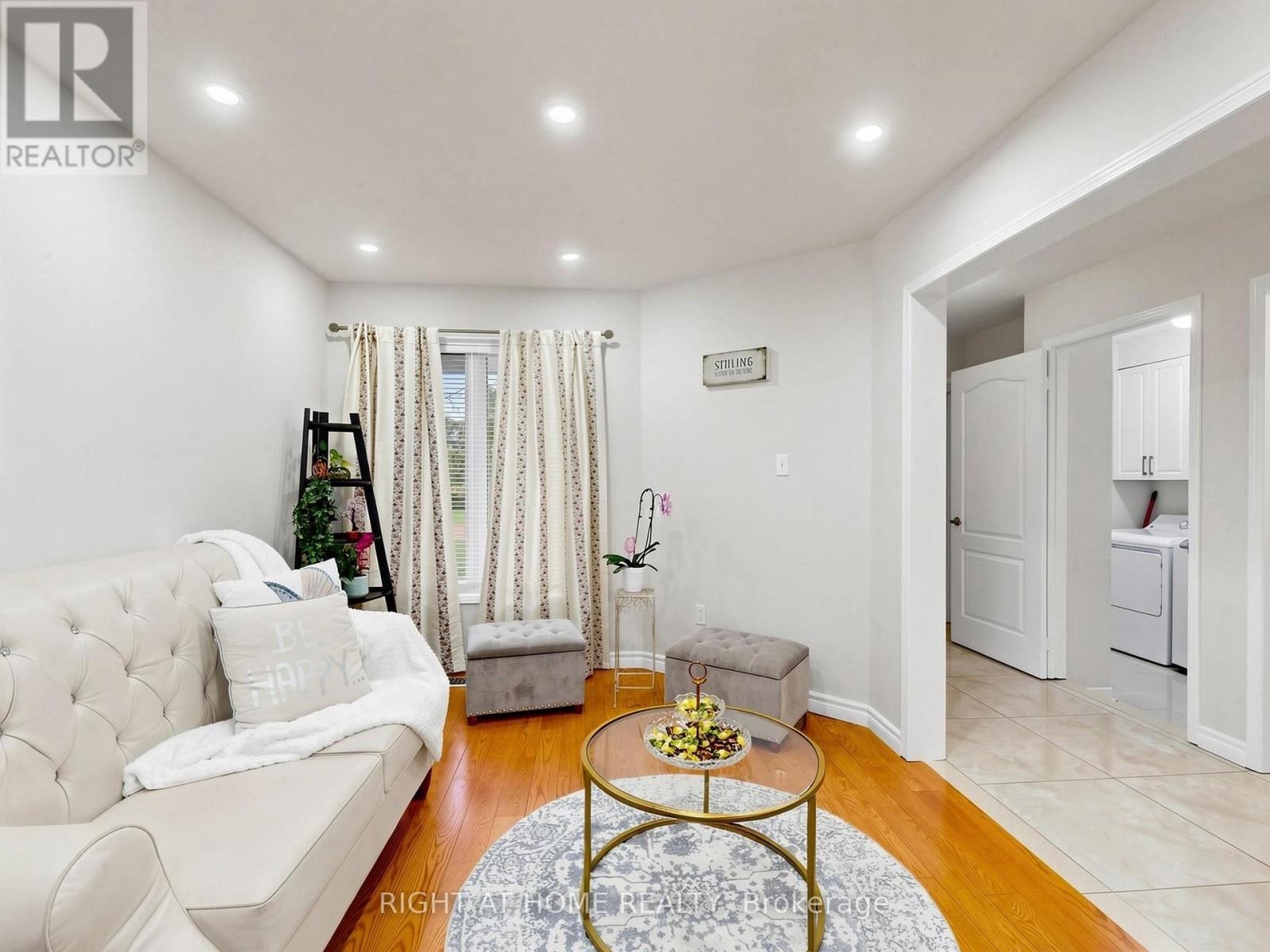3815 Althorpe Circle, Mississauga, Ontario  L5N 7G3 - Photo 4 - W13208328