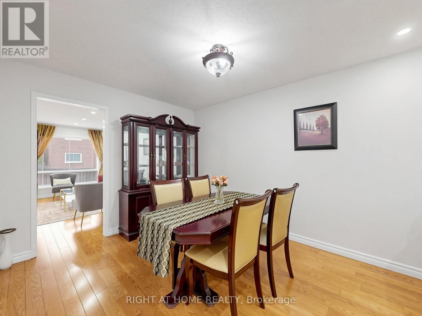 3815 Althorpe Circle, Mississauga, Ontario  L5N 7G3 - Photo 5 - W13208328