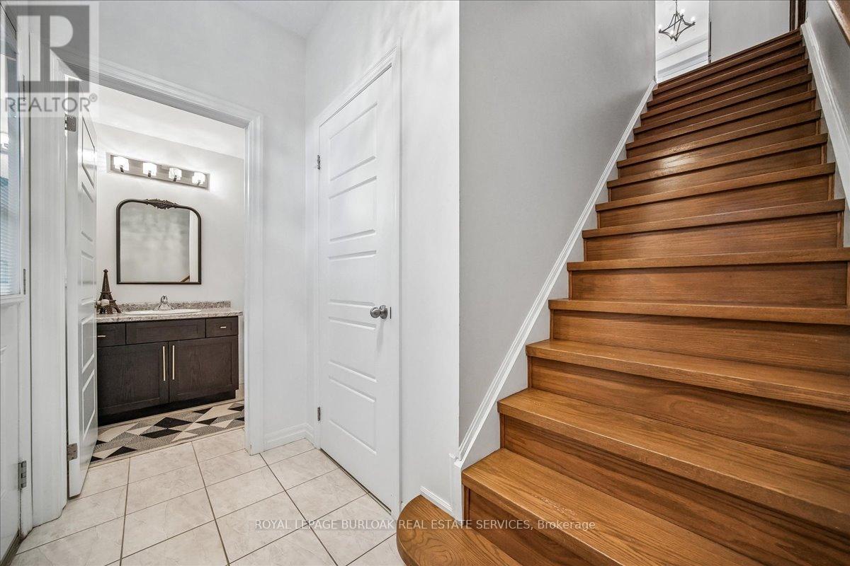 51 - 70 Plains Road W, Burlington, Ontario  L7T 0B6 - Photo 2 - W13208364