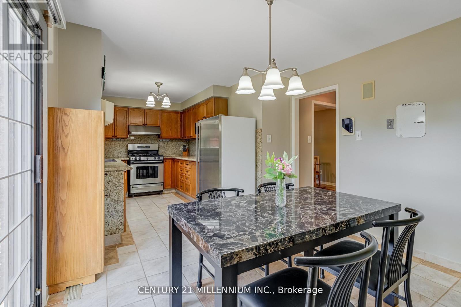 10 Phelps Drive, Brampton, Ontario  L6X 3V5 - Photo 9 - W13208466