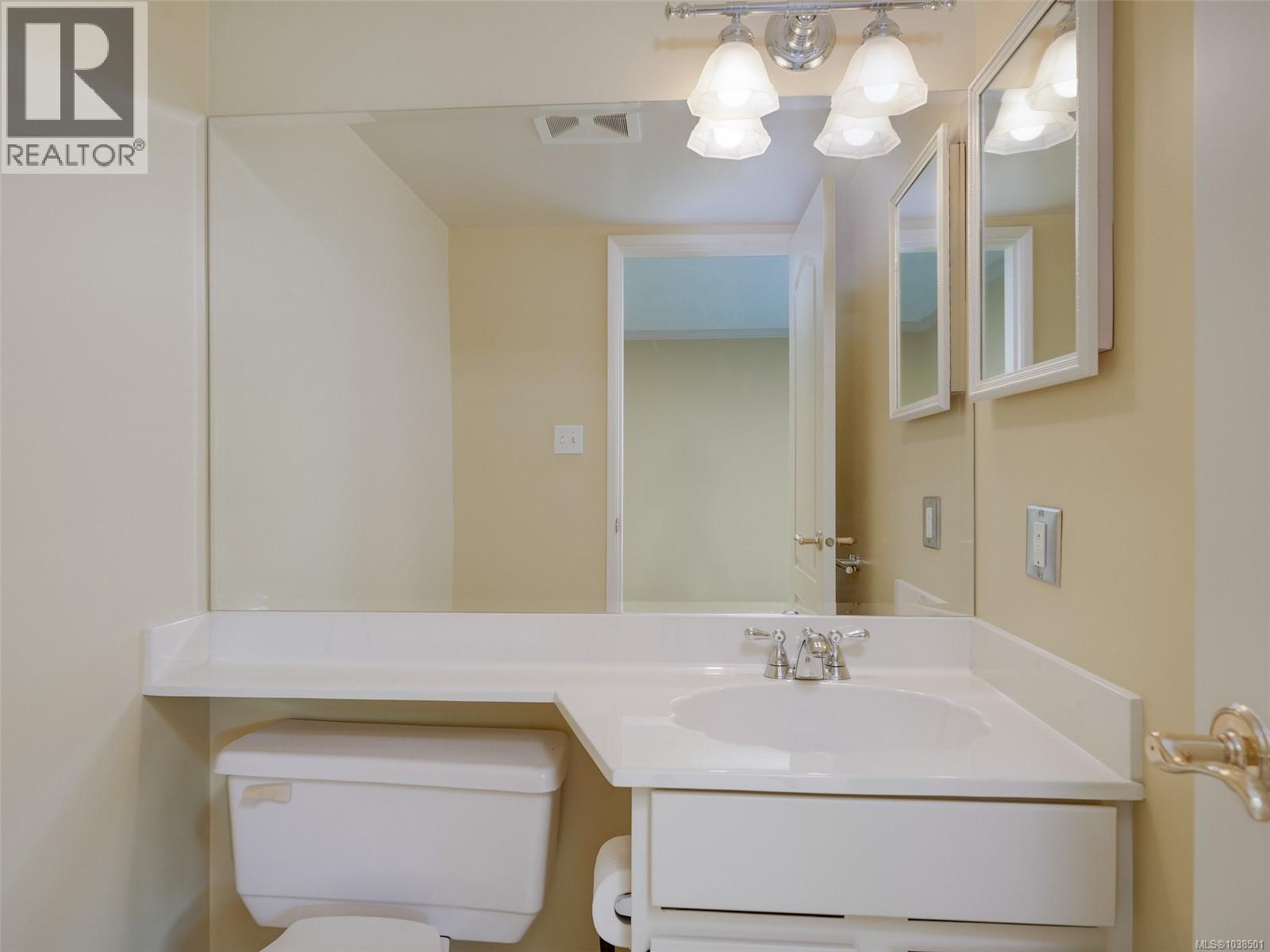 303 2125 Oak Bay Ave, Oak Bay, British Columbia  V8R 1G1 - Photo 19 - 1038501