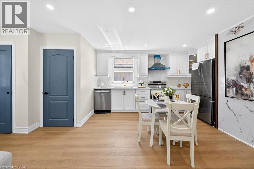 82 East 38th Street, Hamilton, Ontario  L8V 4E5 - Photo 6 - 40834419