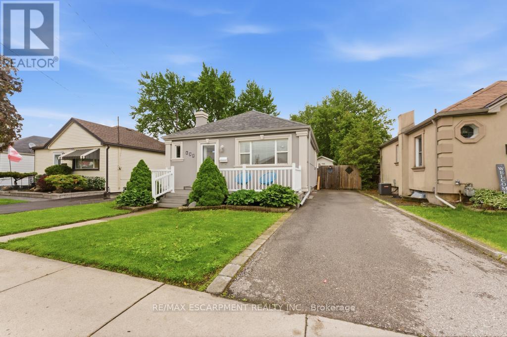 137 COCHRANE ROAD, Hamilton, Ontario