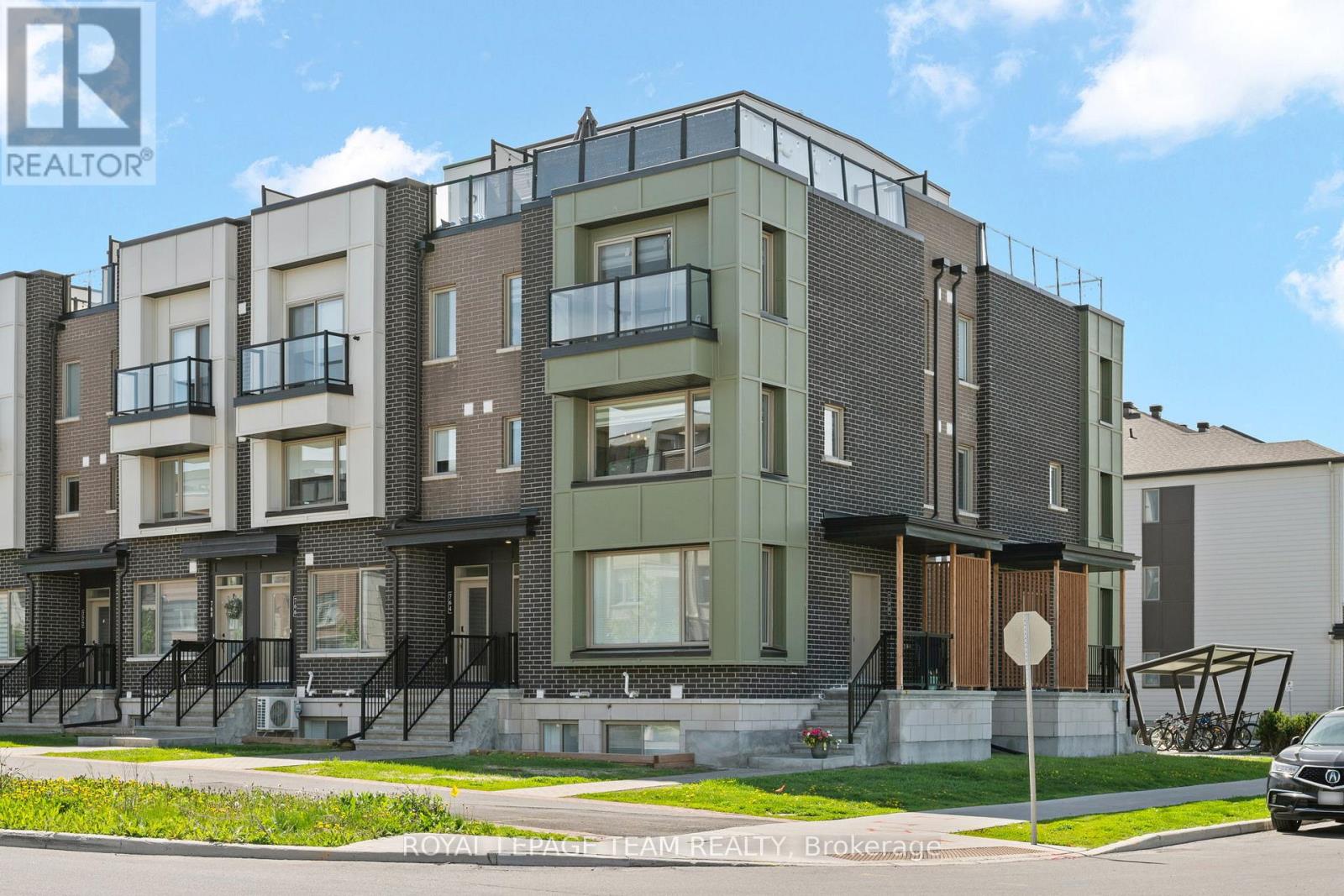 762 MIKINAK ROAD, Ottawa, Ontario