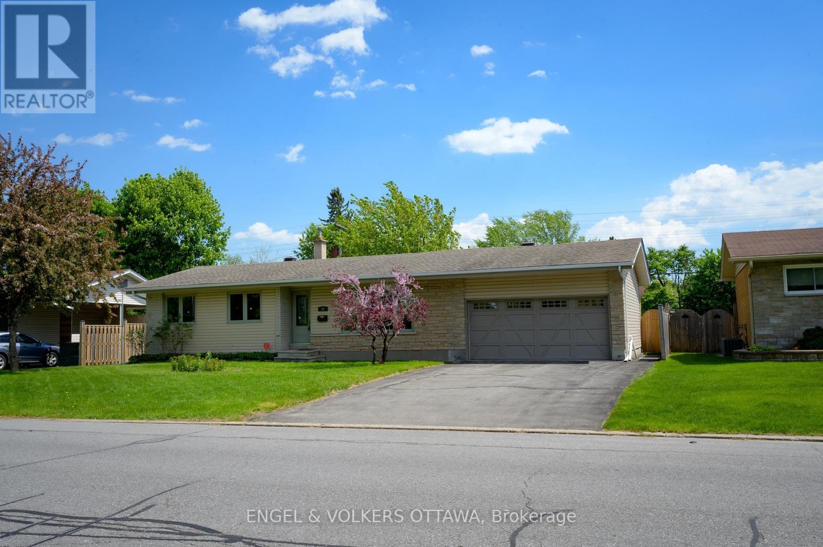 20 Majestic Drive, Ottawa, Ontario  K2G 1C7 - Photo 2 - X13208758