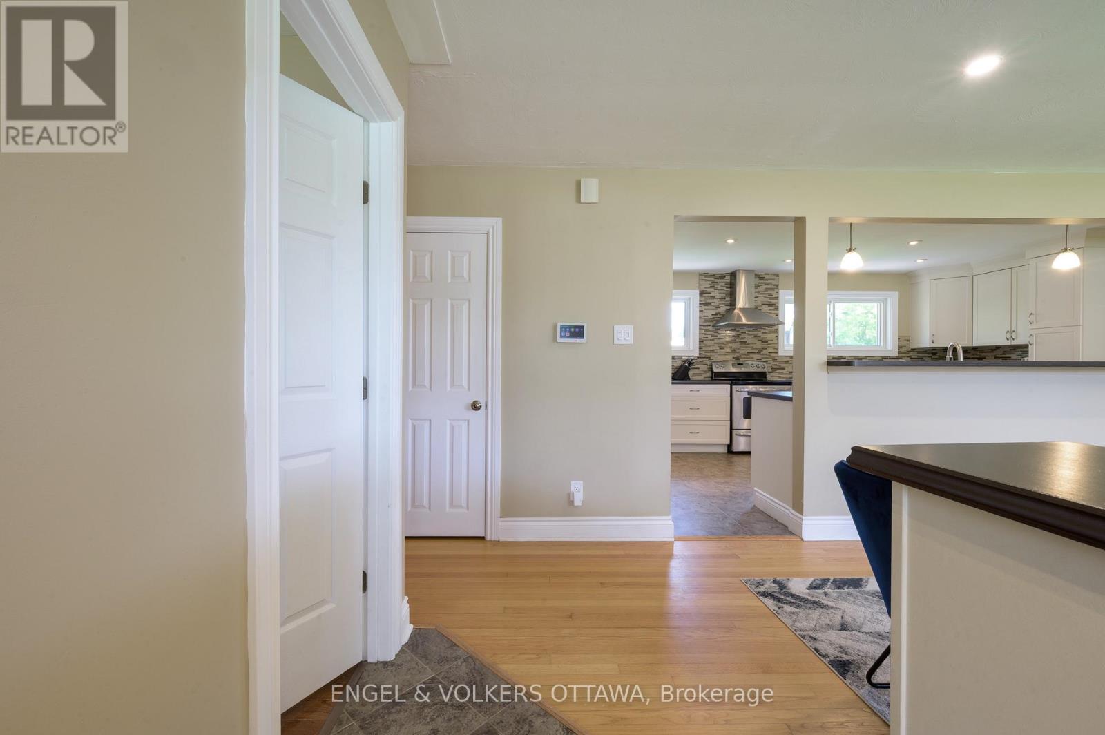 20 Majestic Drive, Ottawa, Ontario  K2G 1C7 - Photo 3 - X13208758
