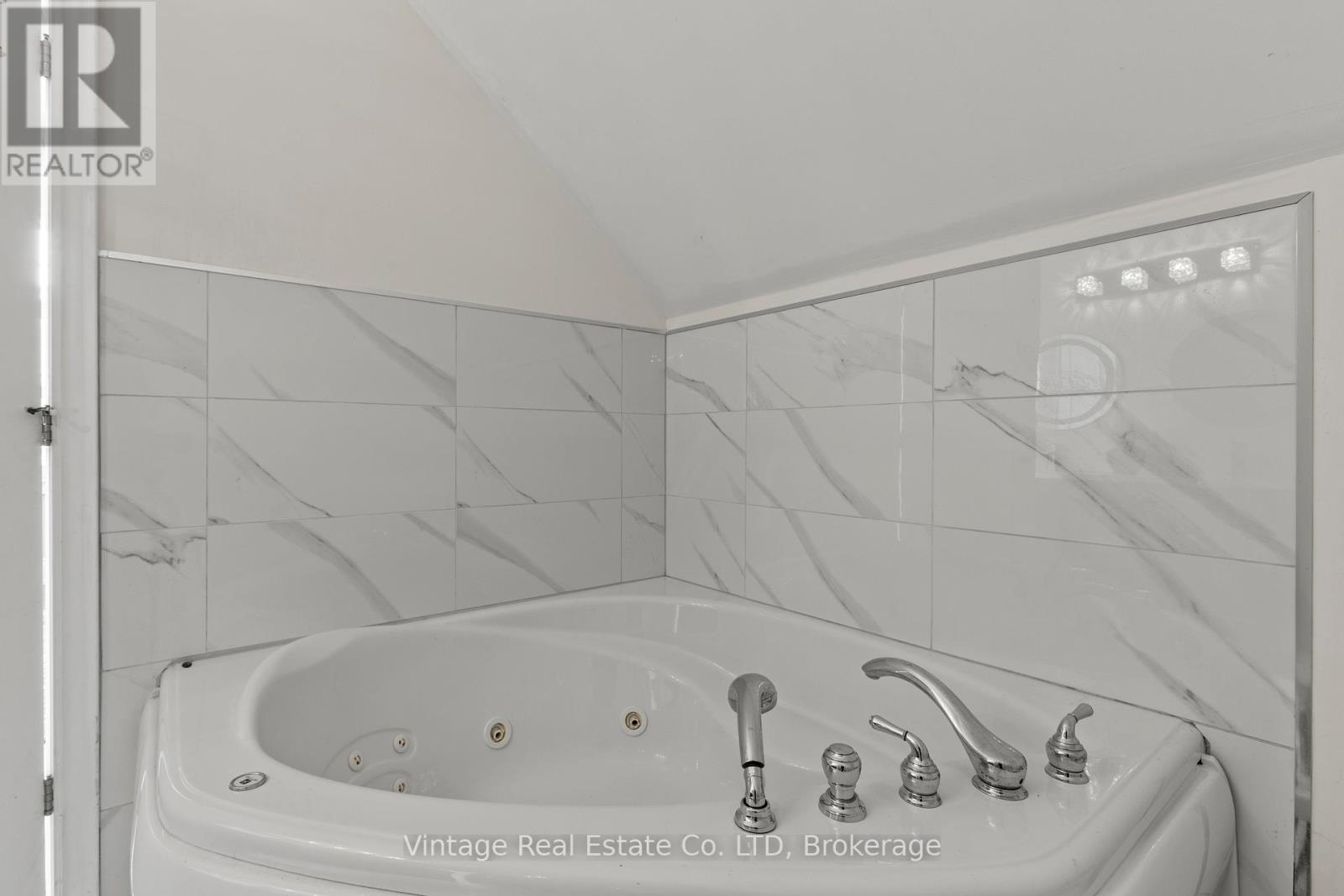 3689 Cardinal Drive, Niagara Falls, Ontario  L2H 2Y1 - Photo 18 - X13208592