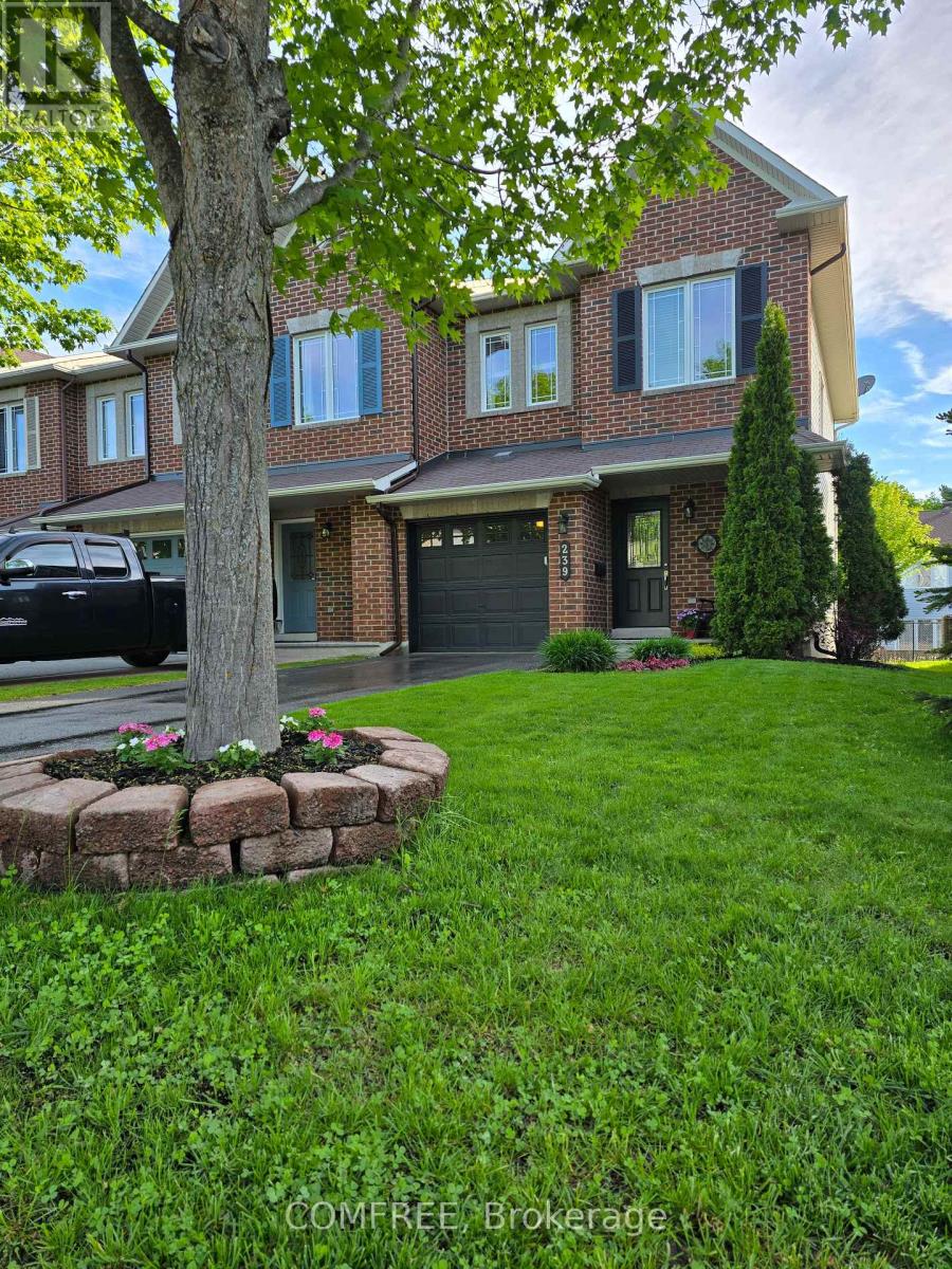 239 Hunterbrook Street, Ottawa, Ontario  K2K 0E5 - Photo 3 - X13022470
