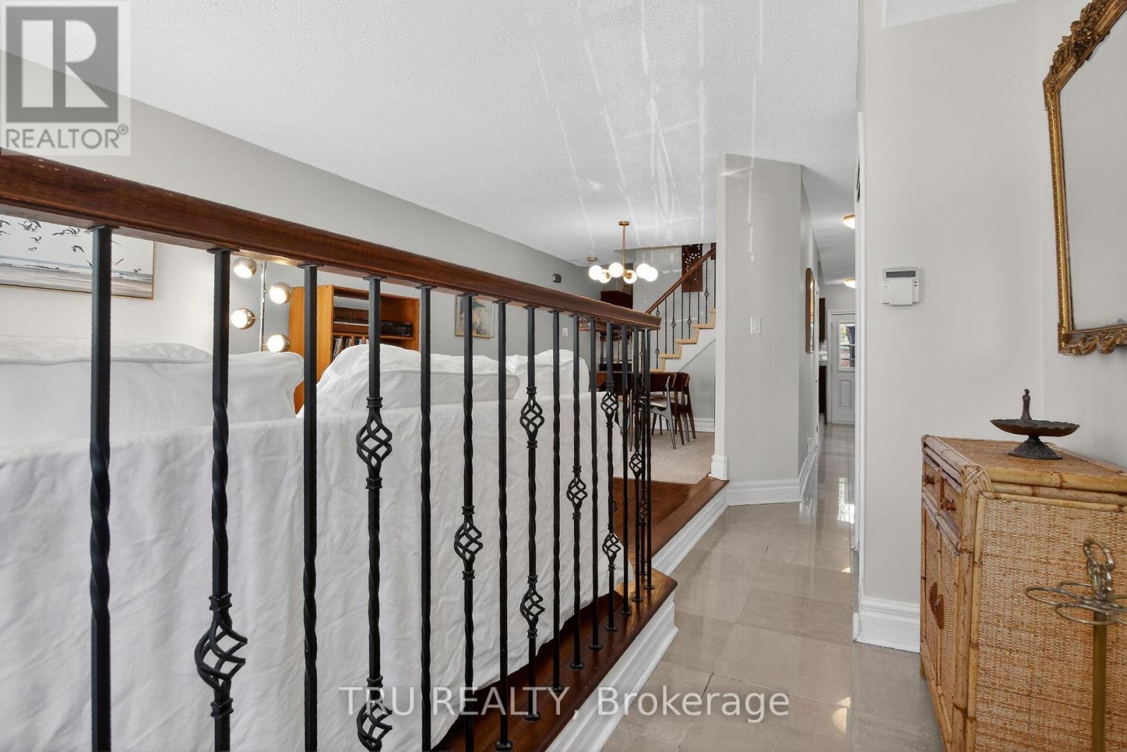 2769 Massicotte Lane, Ottawa, Ontario  K1T 3H1 - Photo 3 - X13208496