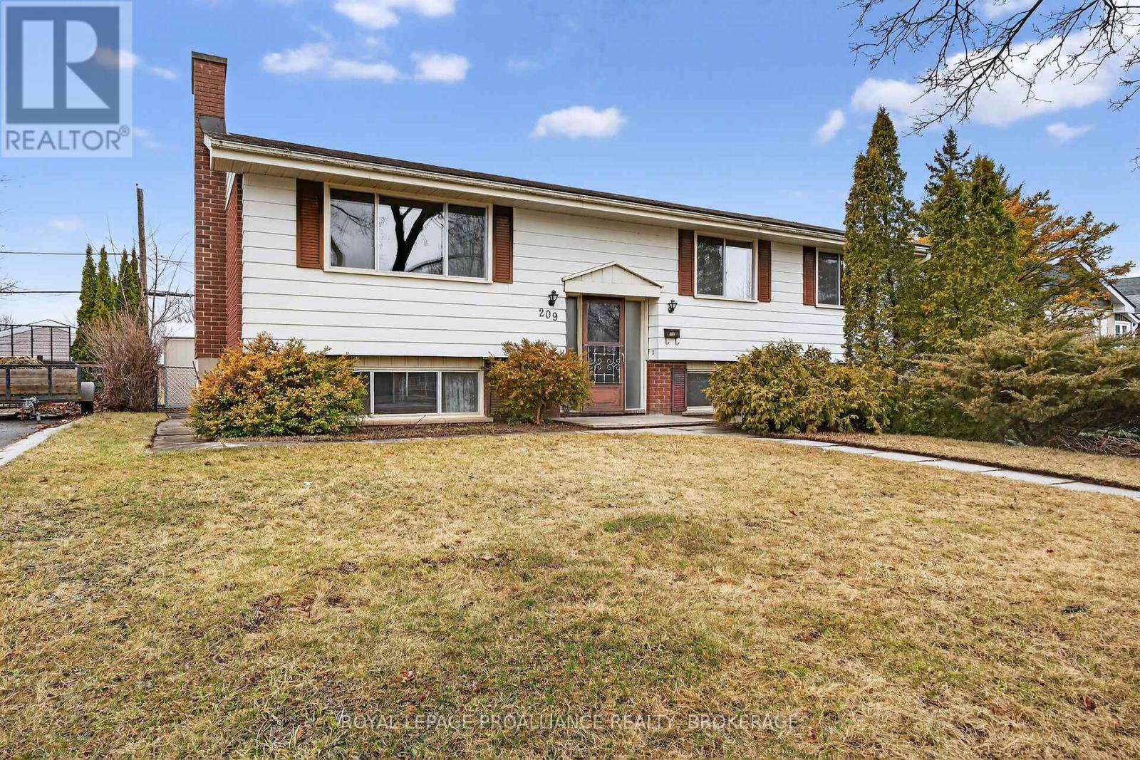 209 Glen Castle Road, Kingston, Ontario  K7M 4N7 - Photo 1 - X13208502