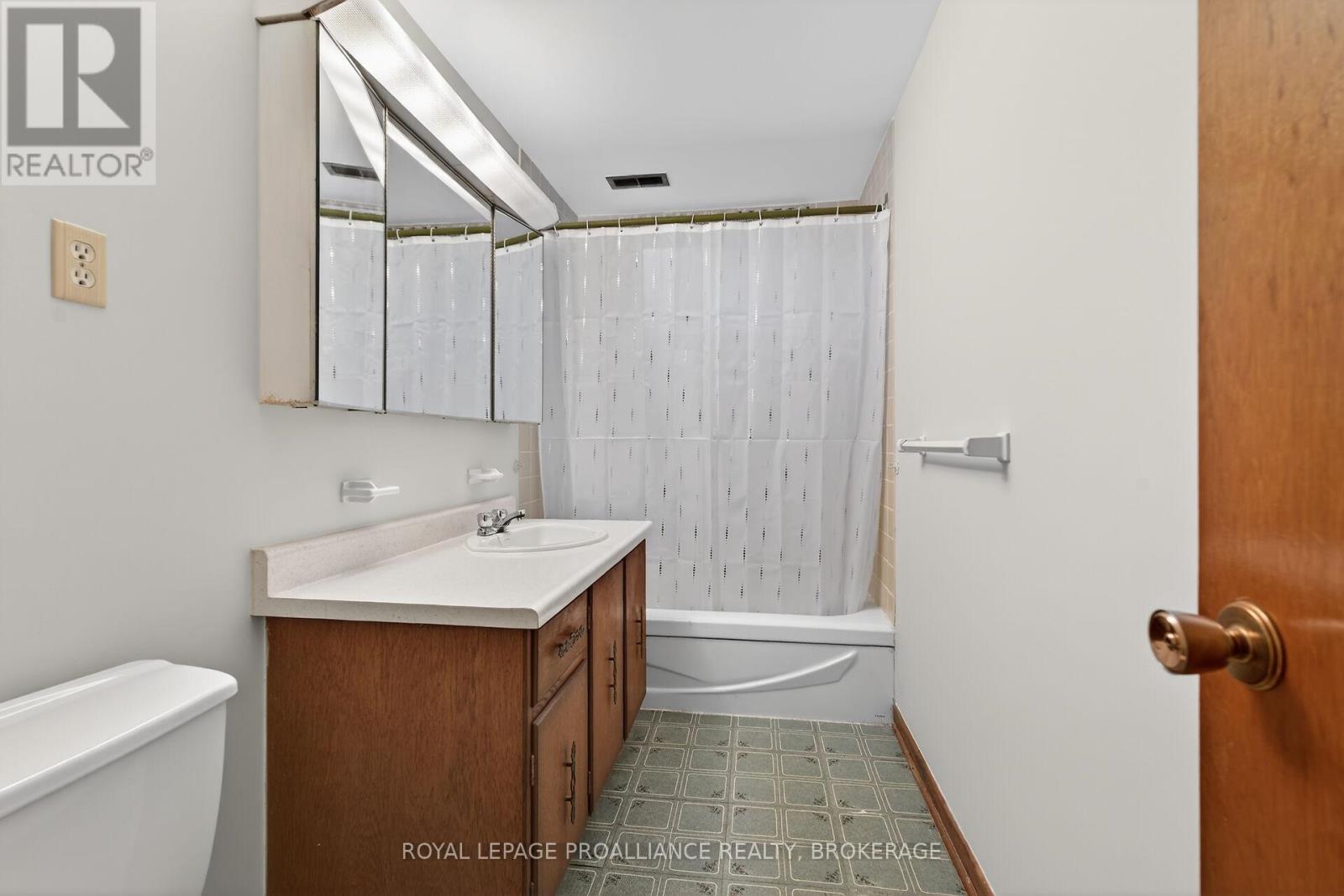 209 Glen Castle Road, Kingston, Ontario  K7M 4N7 - Photo 34 - X13208502