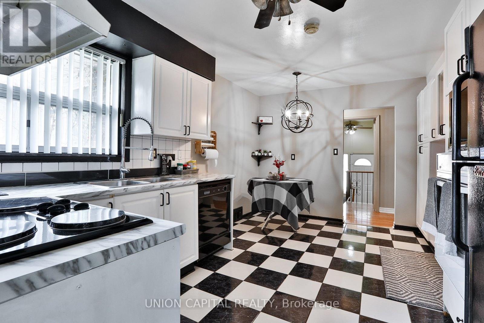 228 Maxwell Street, Toronto, Ontario  M3H 5B7 - Photo 10 - C13208744