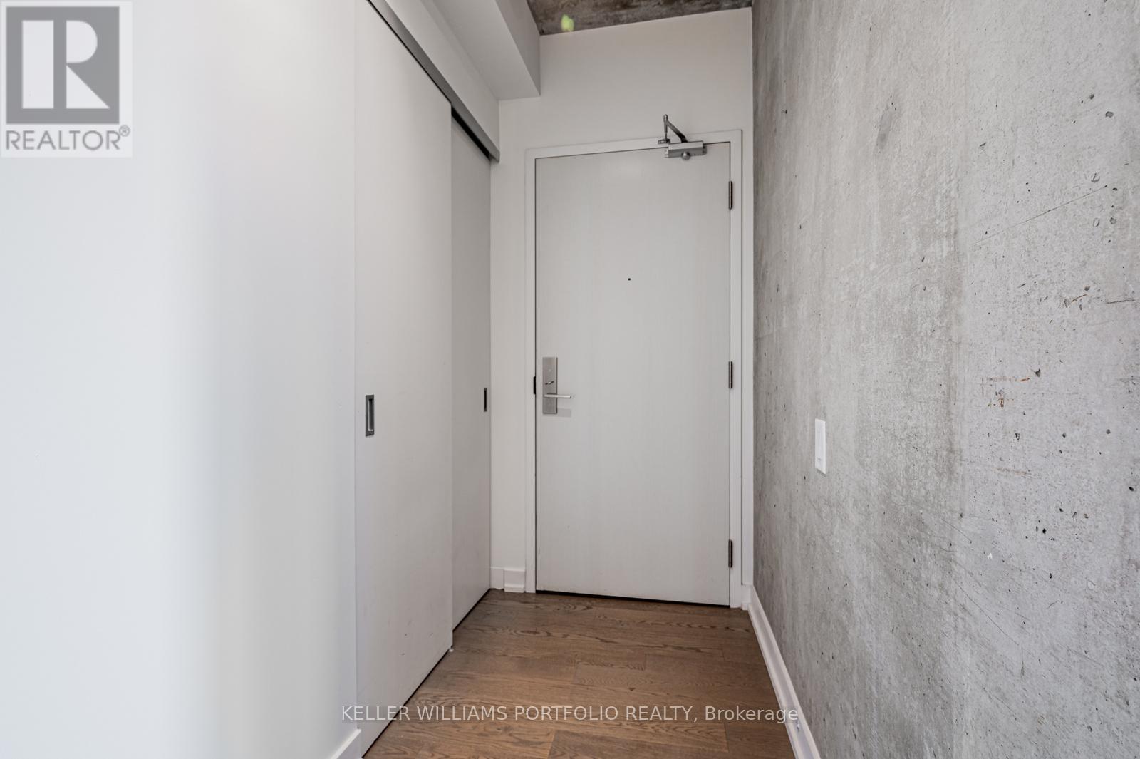 726 - 39 Brant Street, Toronto, Ontario  M5V 0M8 - Photo 2 - C13208822