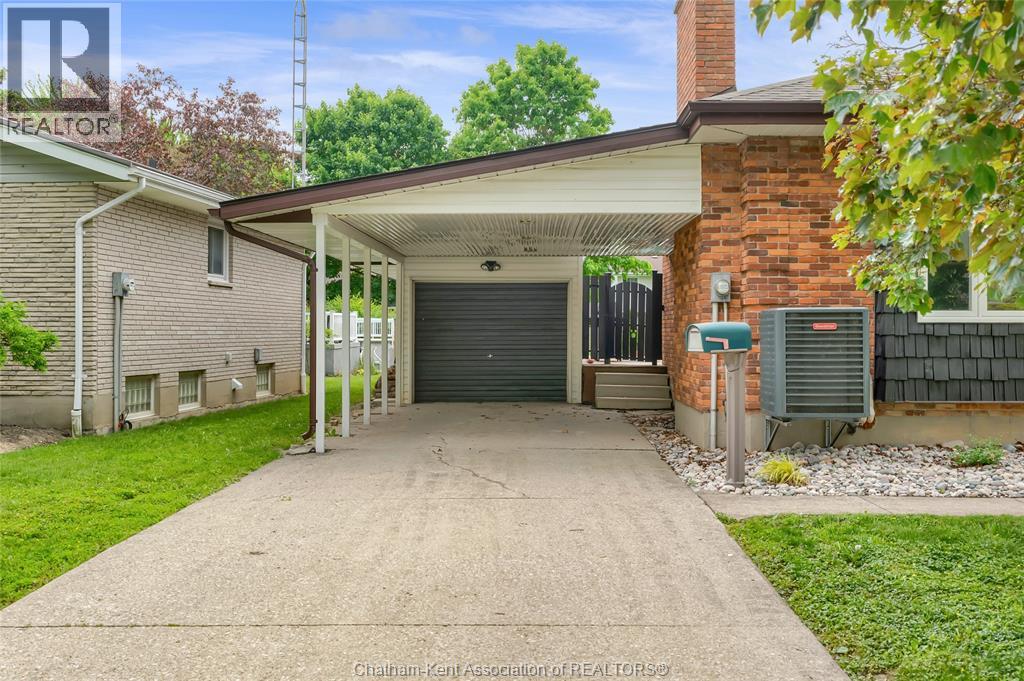 5 Balmoral Place, Wallaceburg, Ontario  N8A 2E2 - Photo 4 - 26012379