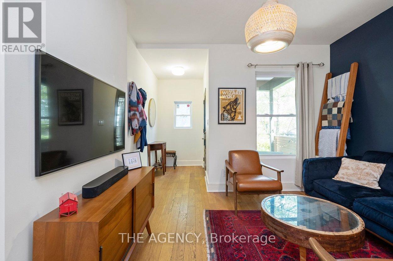 110 Hastings Avenue, Toronto, Ontario  M4L 2L2 - Photo 7 - E13208520
